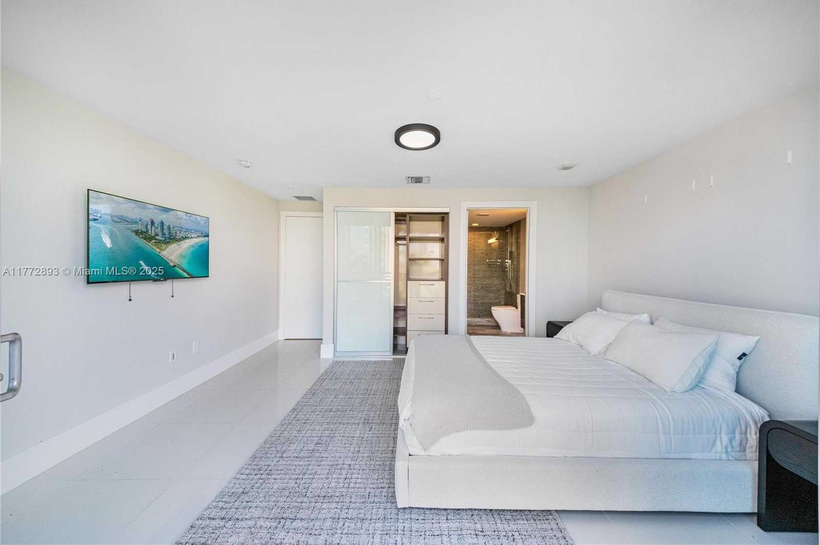 Small Image of Aventura Number 36