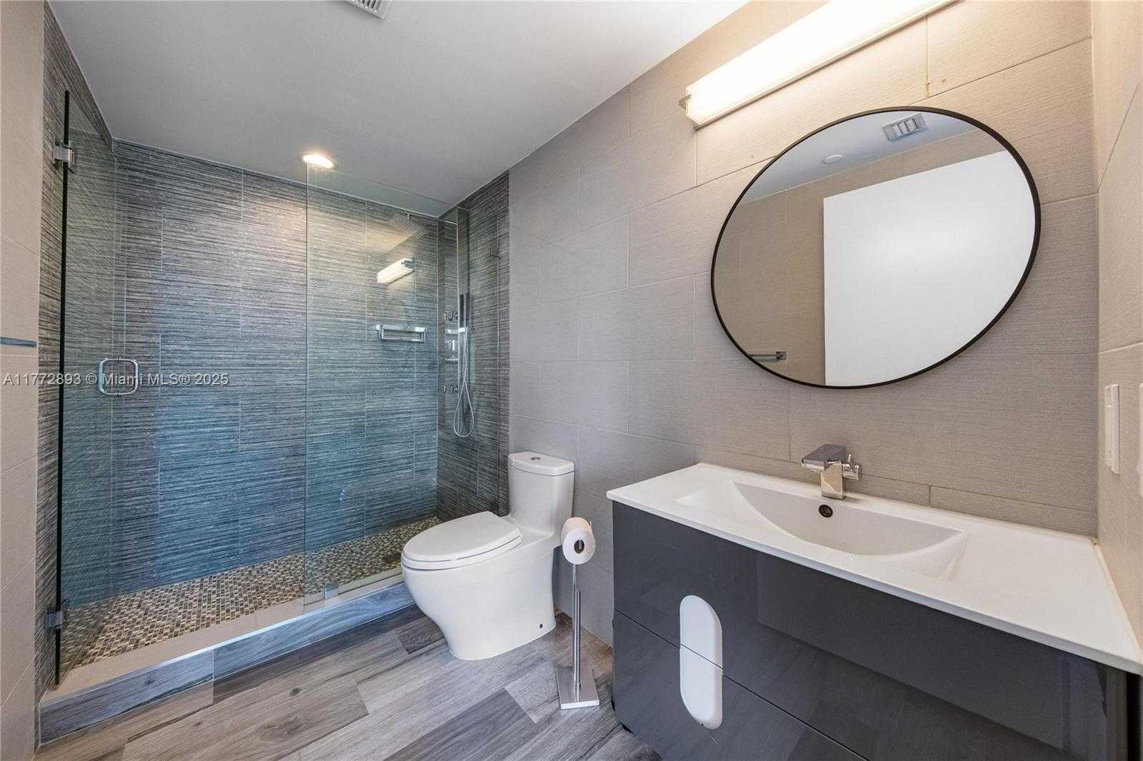 Small Image of Aventura Number 39