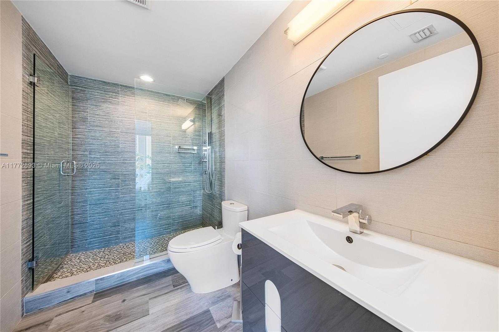 Small Image of Aventura Number 40