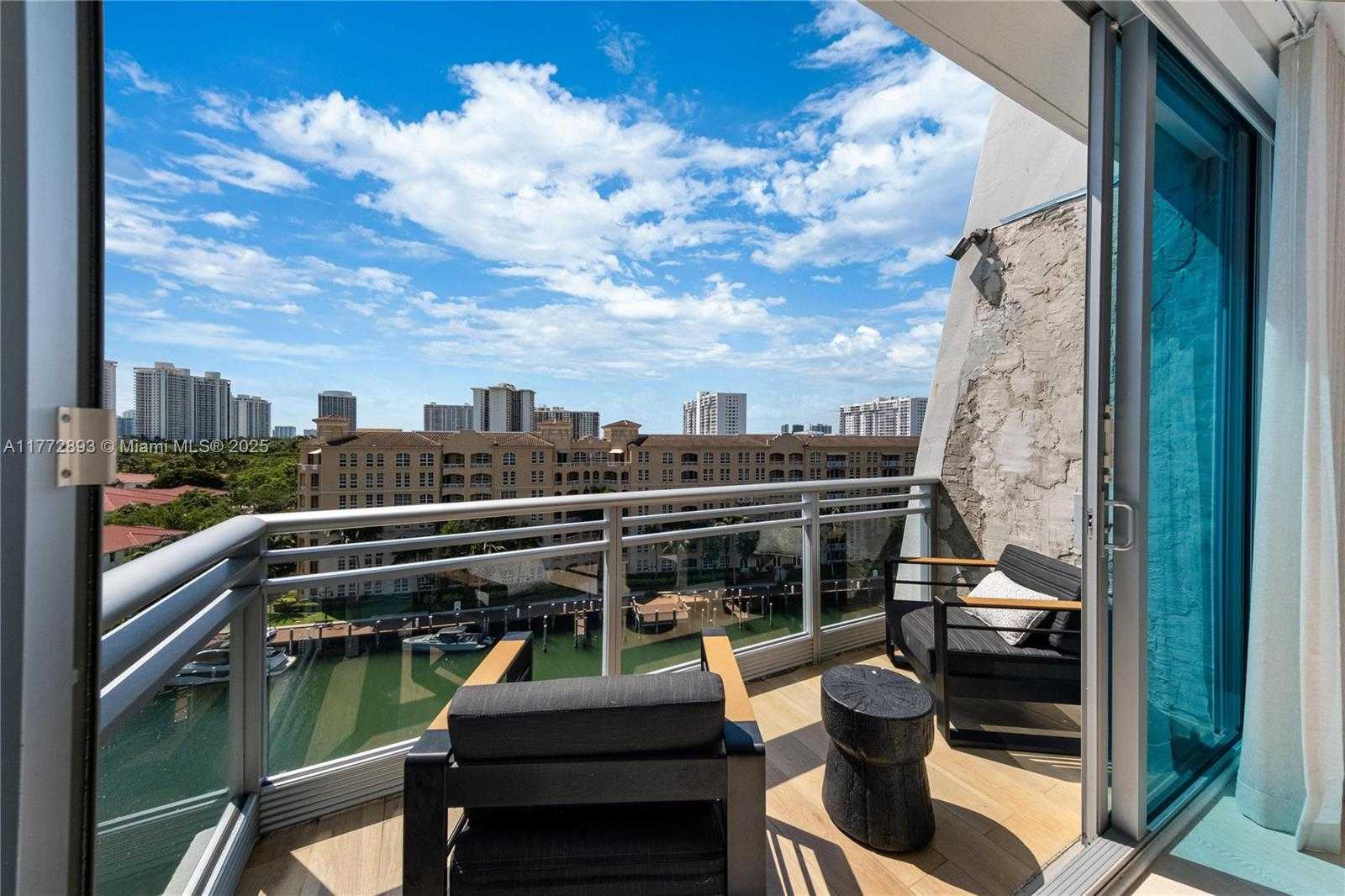 Small Image of Aventura Number 47