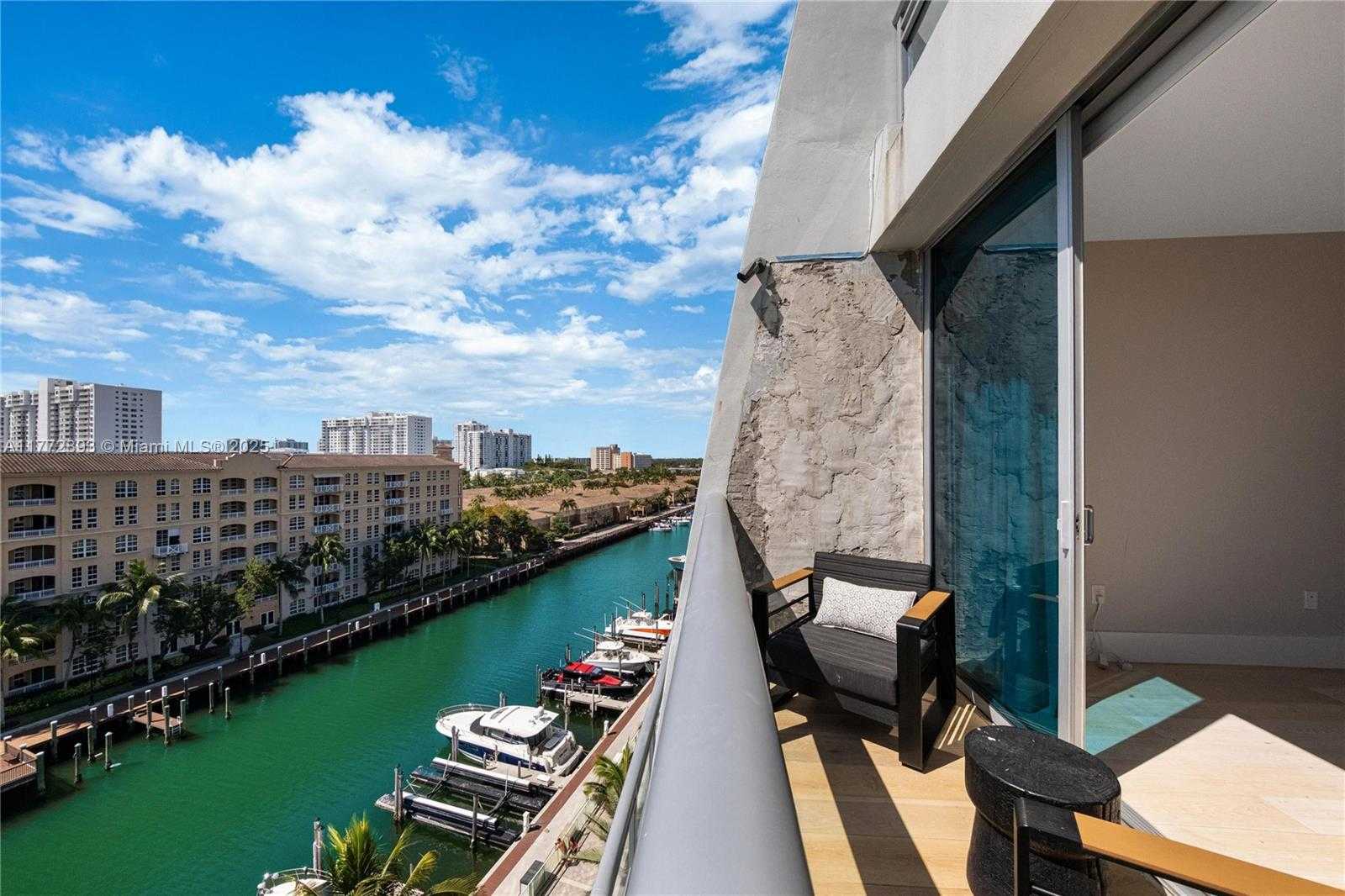 Small Image of Aventura Number 50