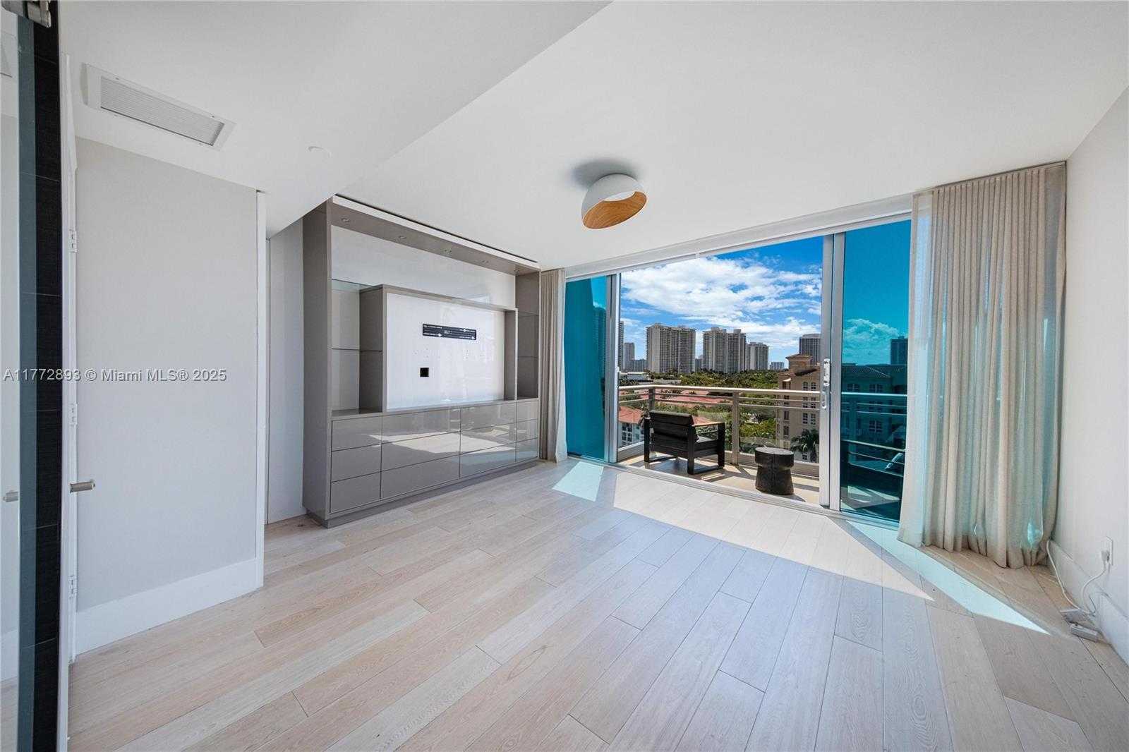 Small Image of Aventura Number 53