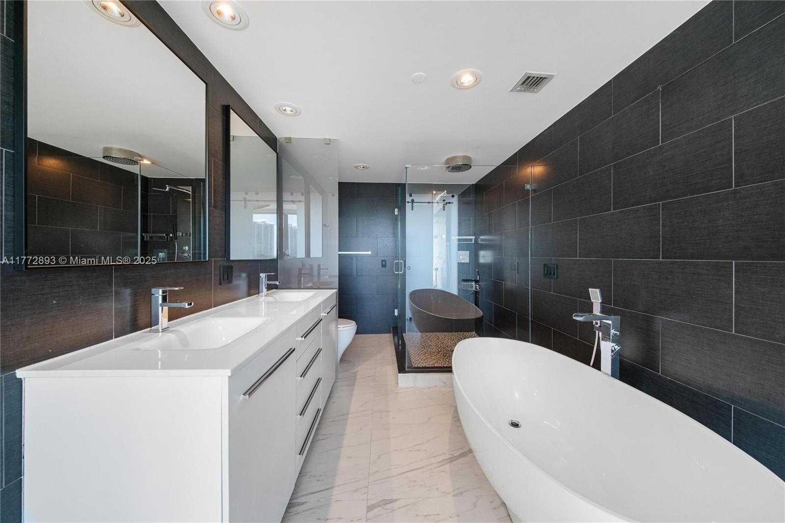 Small Image of Aventura Number 54