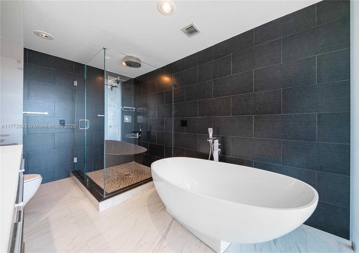 Small Image of Aventura Number 56