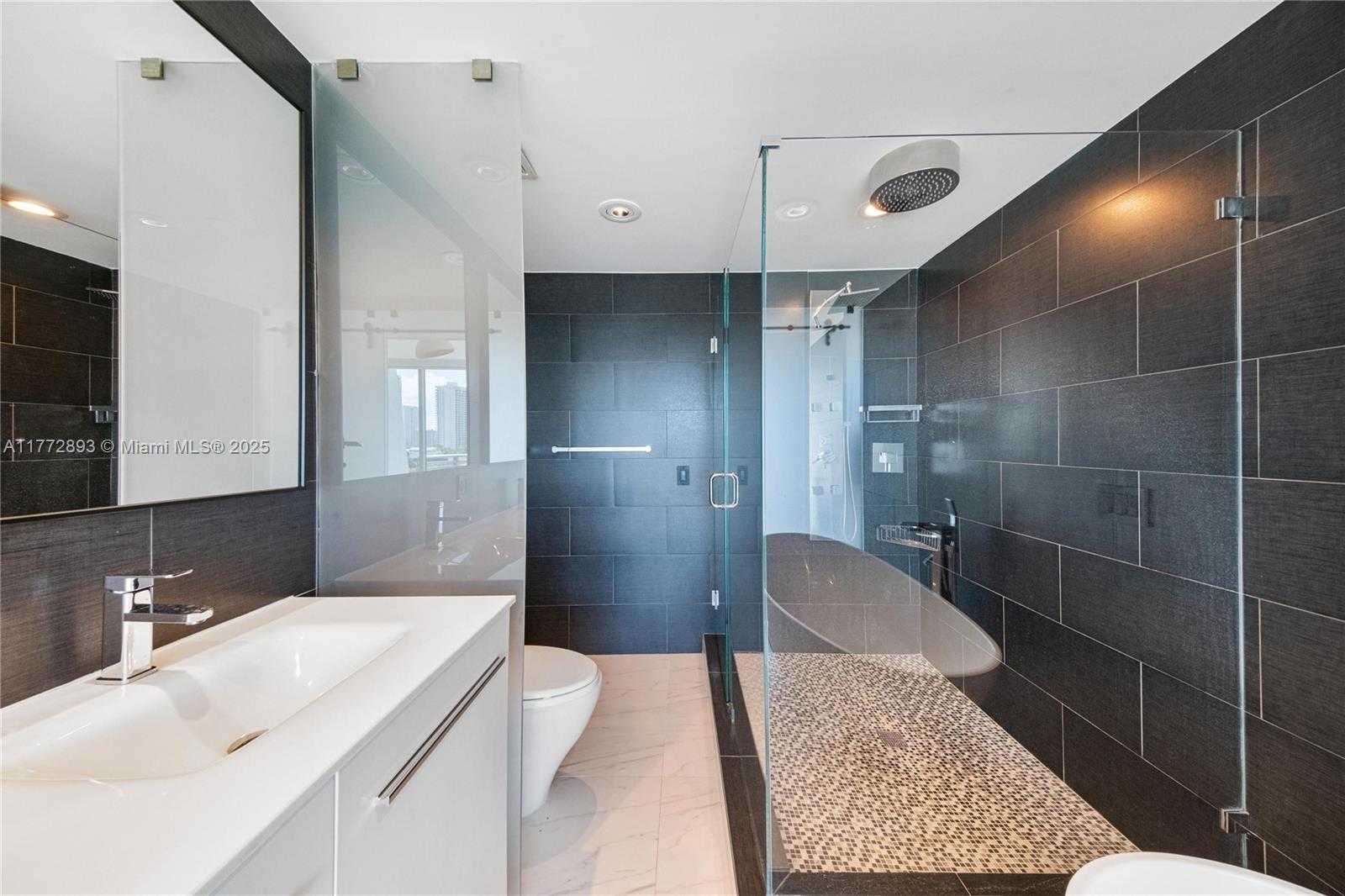 Small Image of Aventura Number 57