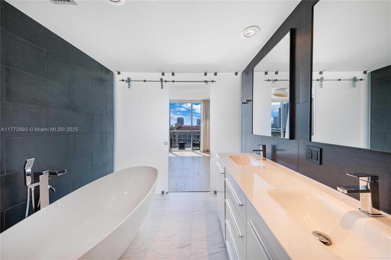 Small Image of Aventura Number 59