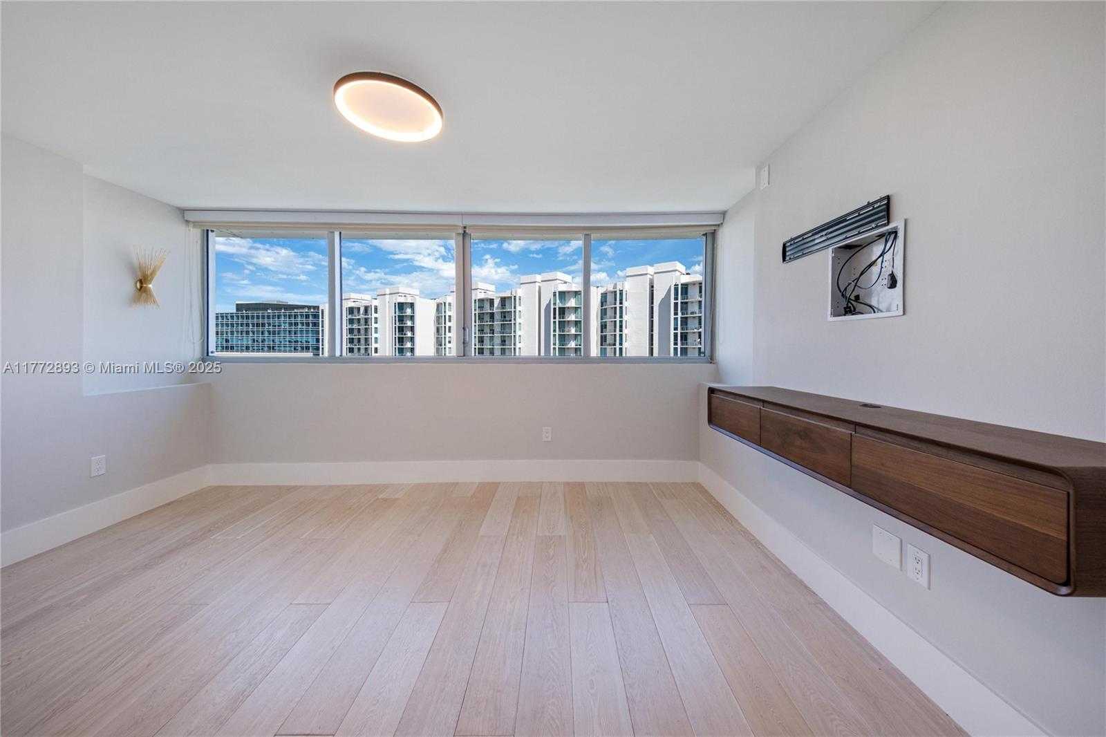Small Image of Aventura Number 66