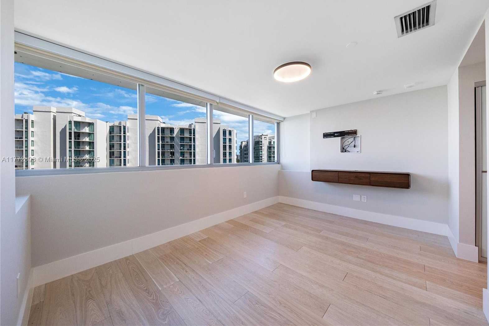 Small Image of Aventura Number 67