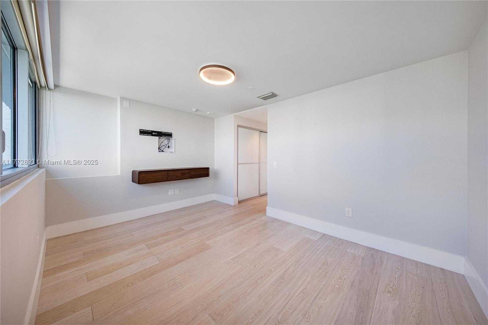 Small Image of Aventura Number 68