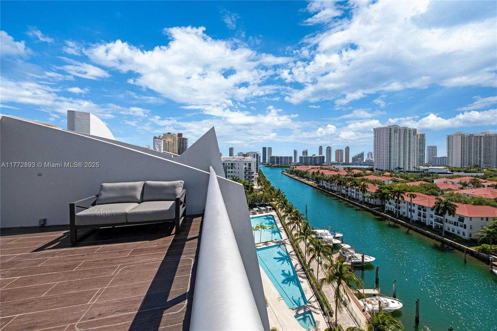 Small Image of Aventura Number 71