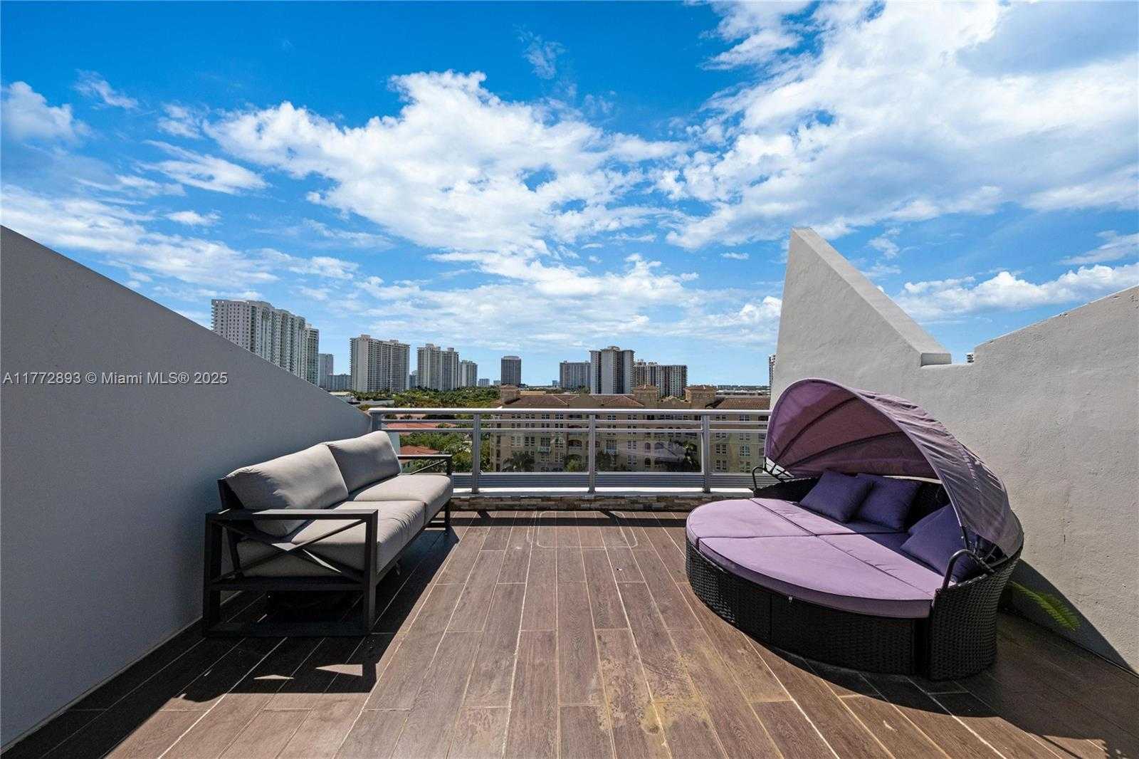 Small Image of Aventura Number 73