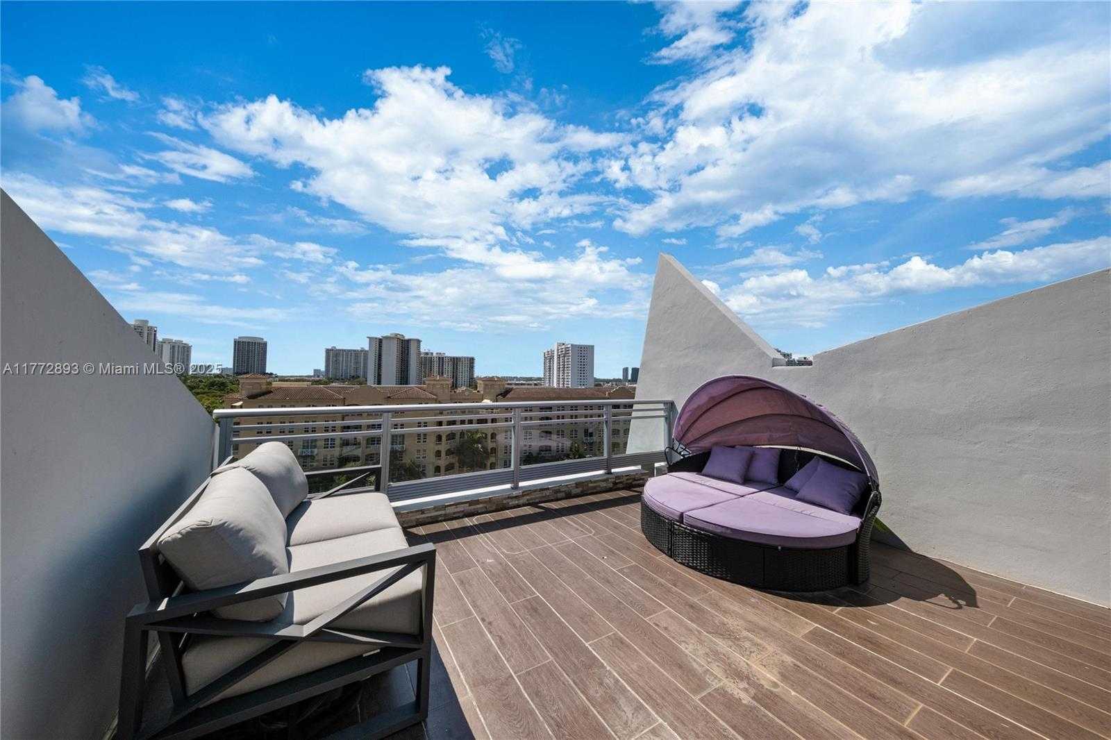 Small Image of Aventura Number 74