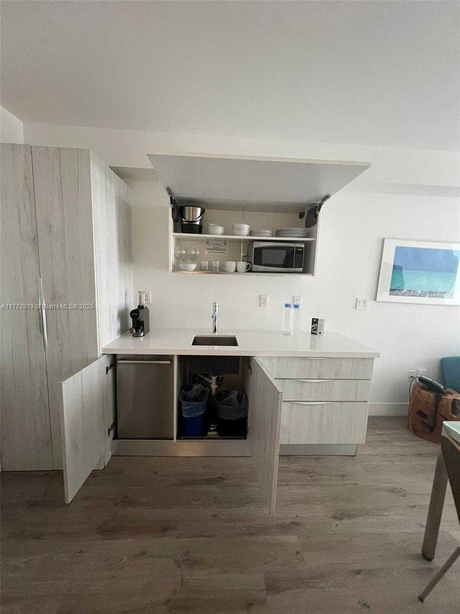 Small Image of 6080 COLLINS AVE #304, Miami Beach Number 17