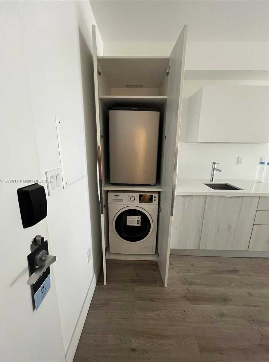 Small Image of 6080 COLLINS AVE #304, Miami Beach Number 18