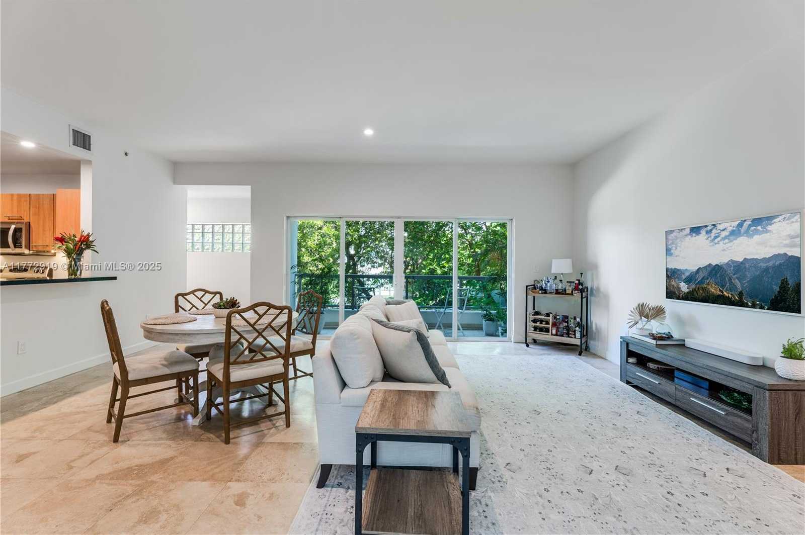 Small Image of 2699 TIGERTAIL AVE #23, Coconut Grove Number 10