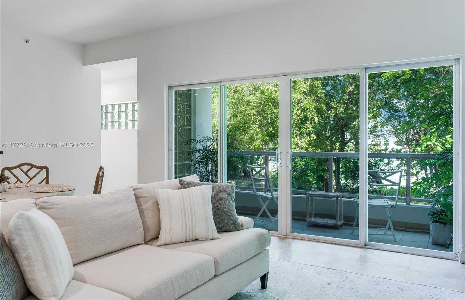 Small Image of 2699 TIGERTAIL AVE #23, Coconut Grove Number 11