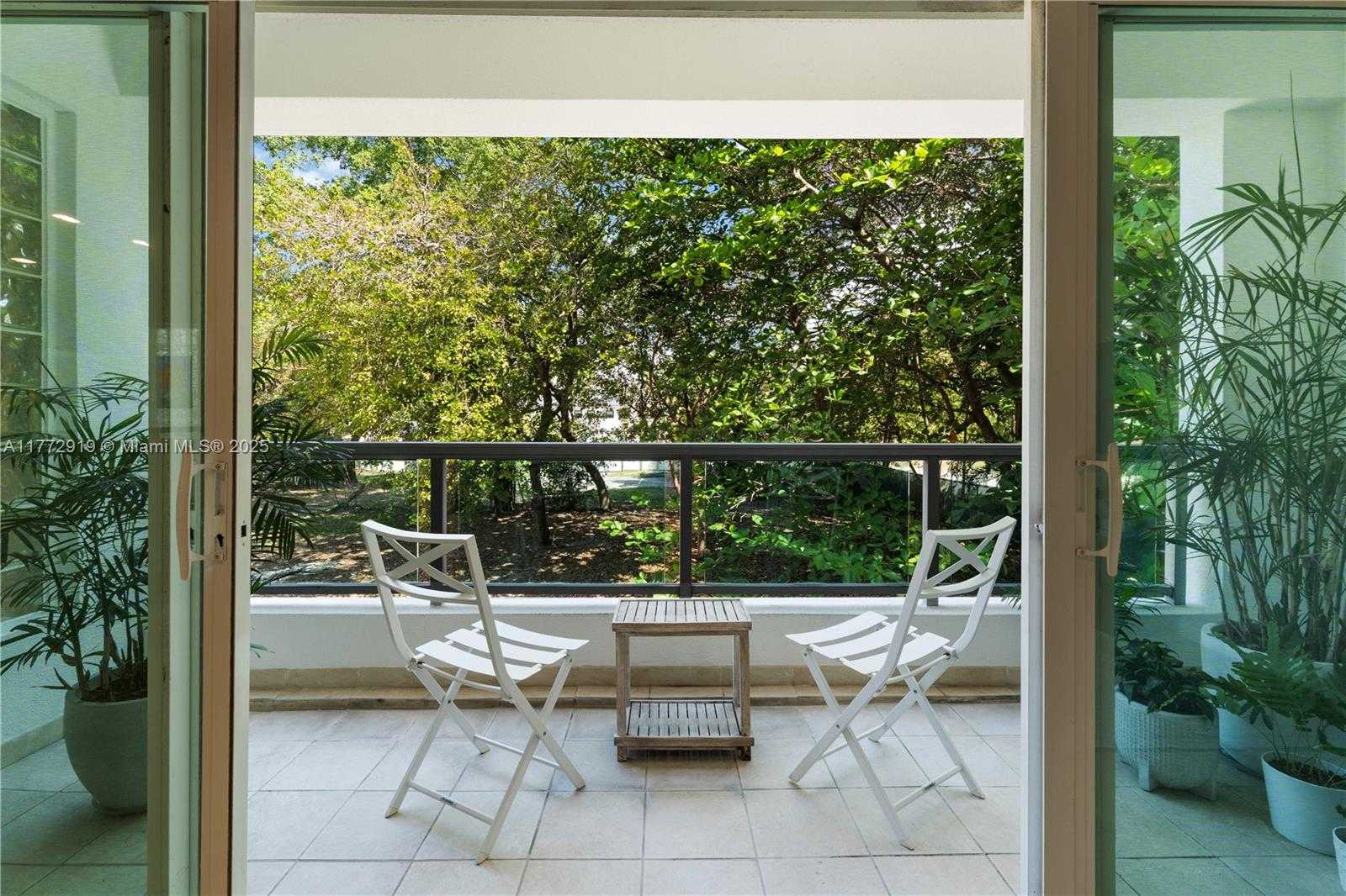 Small Image of 2699 TIGERTAIL AVE #23, Coconut Grove Number 14