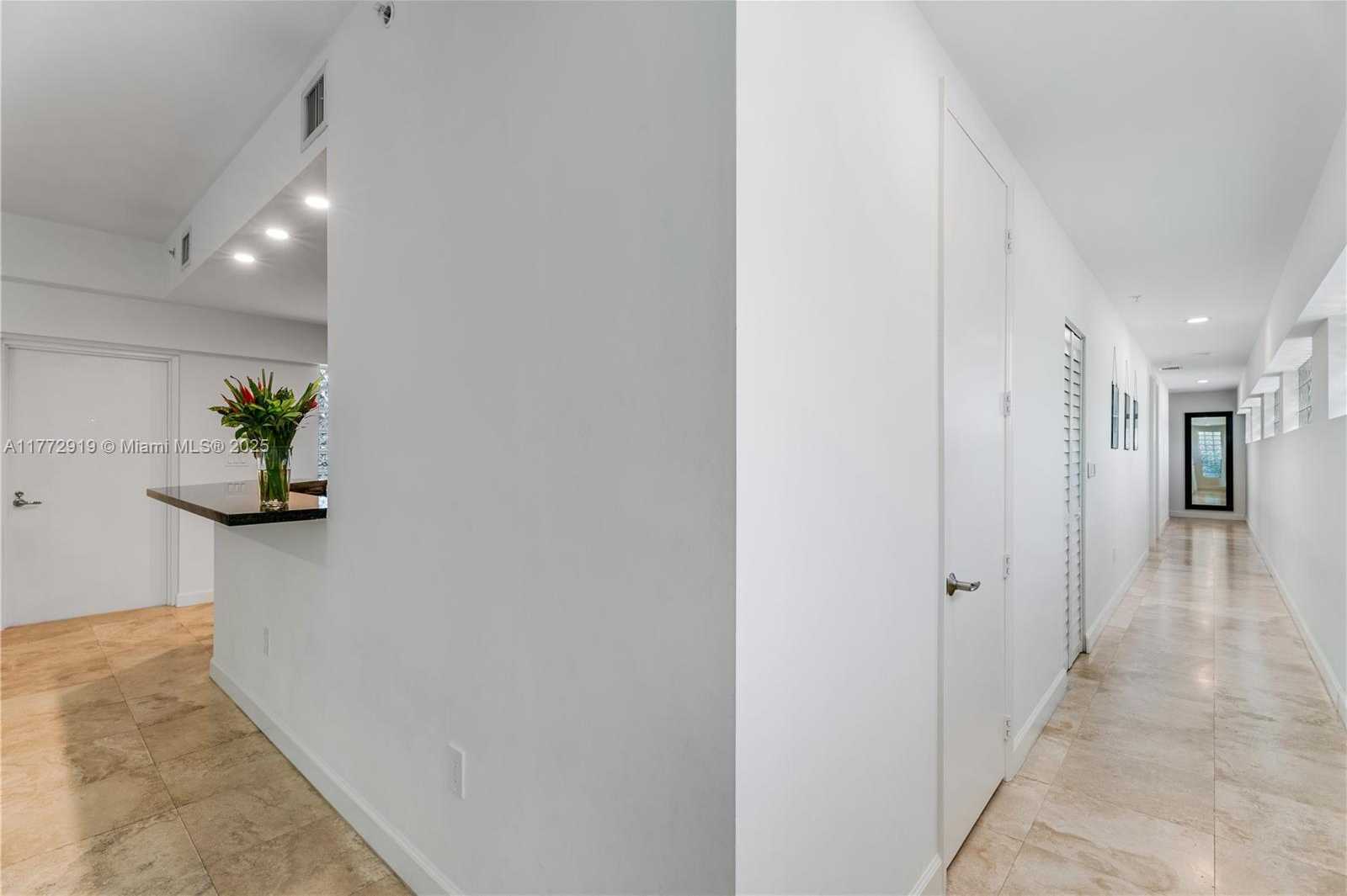 Small Image of 2699 TIGERTAIL AVE #23, Coconut Grove Number 16