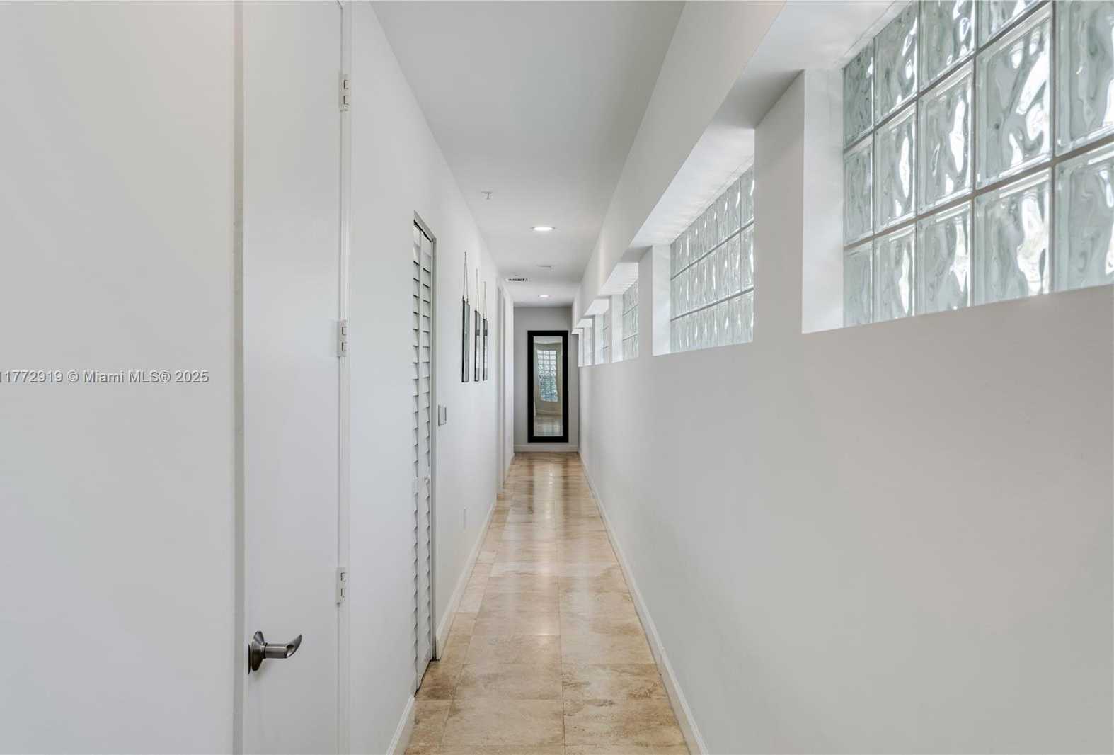 Small Image of 2699 TIGERTAIL AVE #23, Coconut Grove Number 17