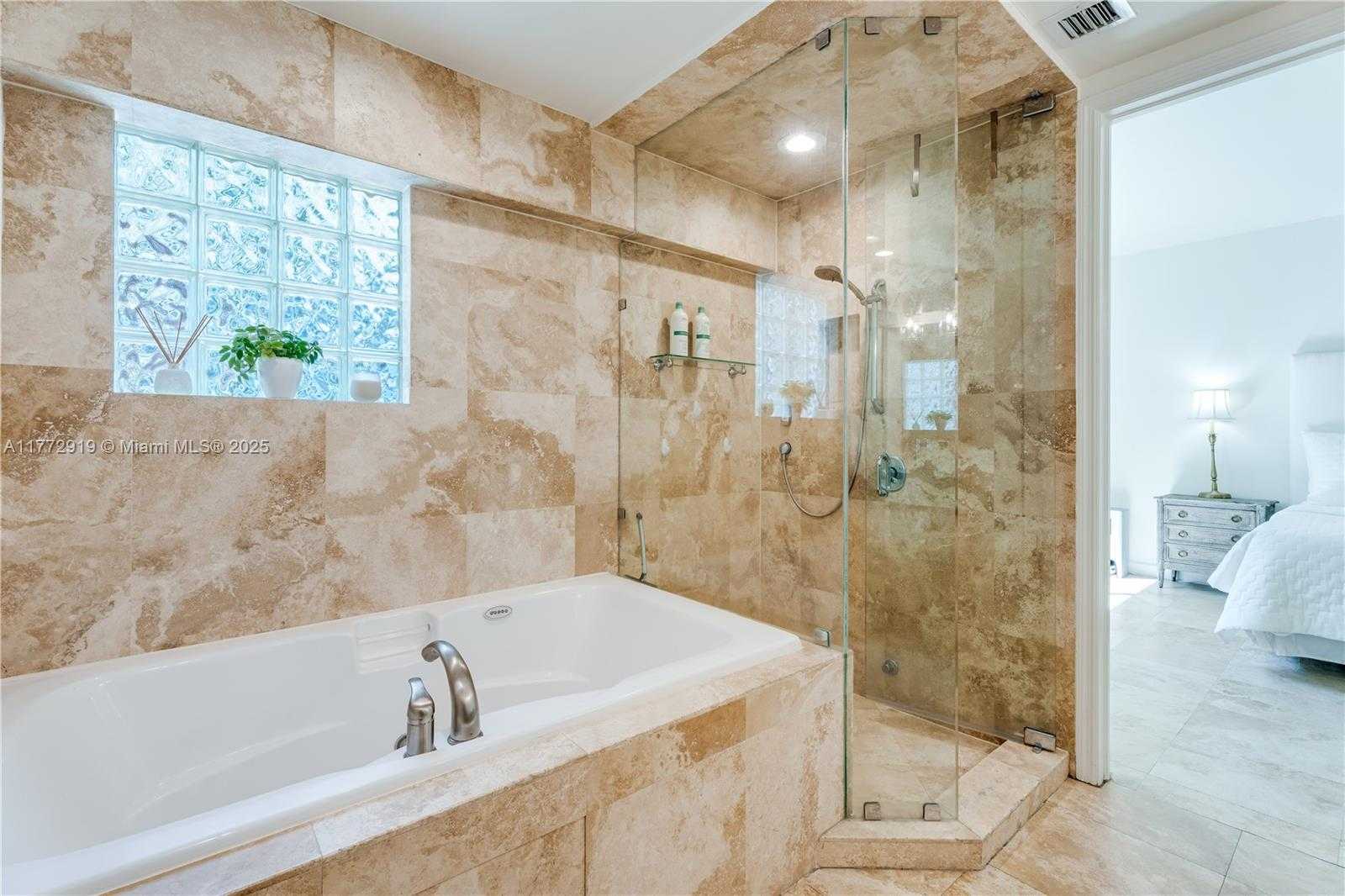 Small Image of 2699 TIGERTAIL AVE #23, Coconut Grove Number 25