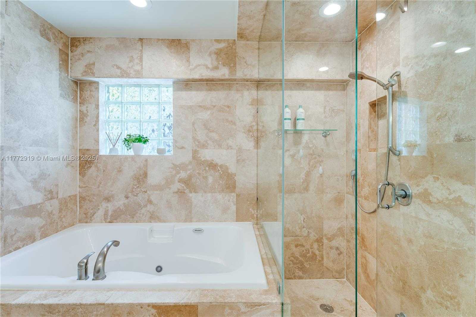 Small Image of 2699 TIGERTAIL AVE #23, Coconut Grove Number 26