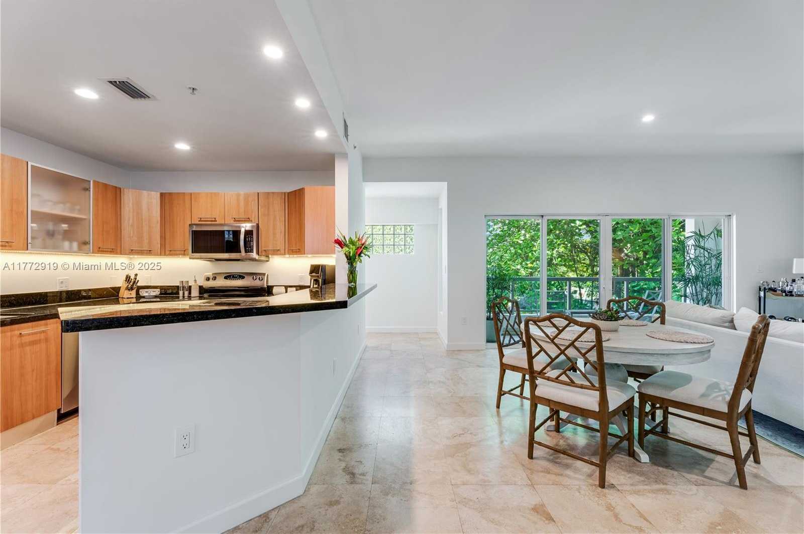 Small Image of 2699 TIGERTAIL AVE #23, Coconut Grove Number 3