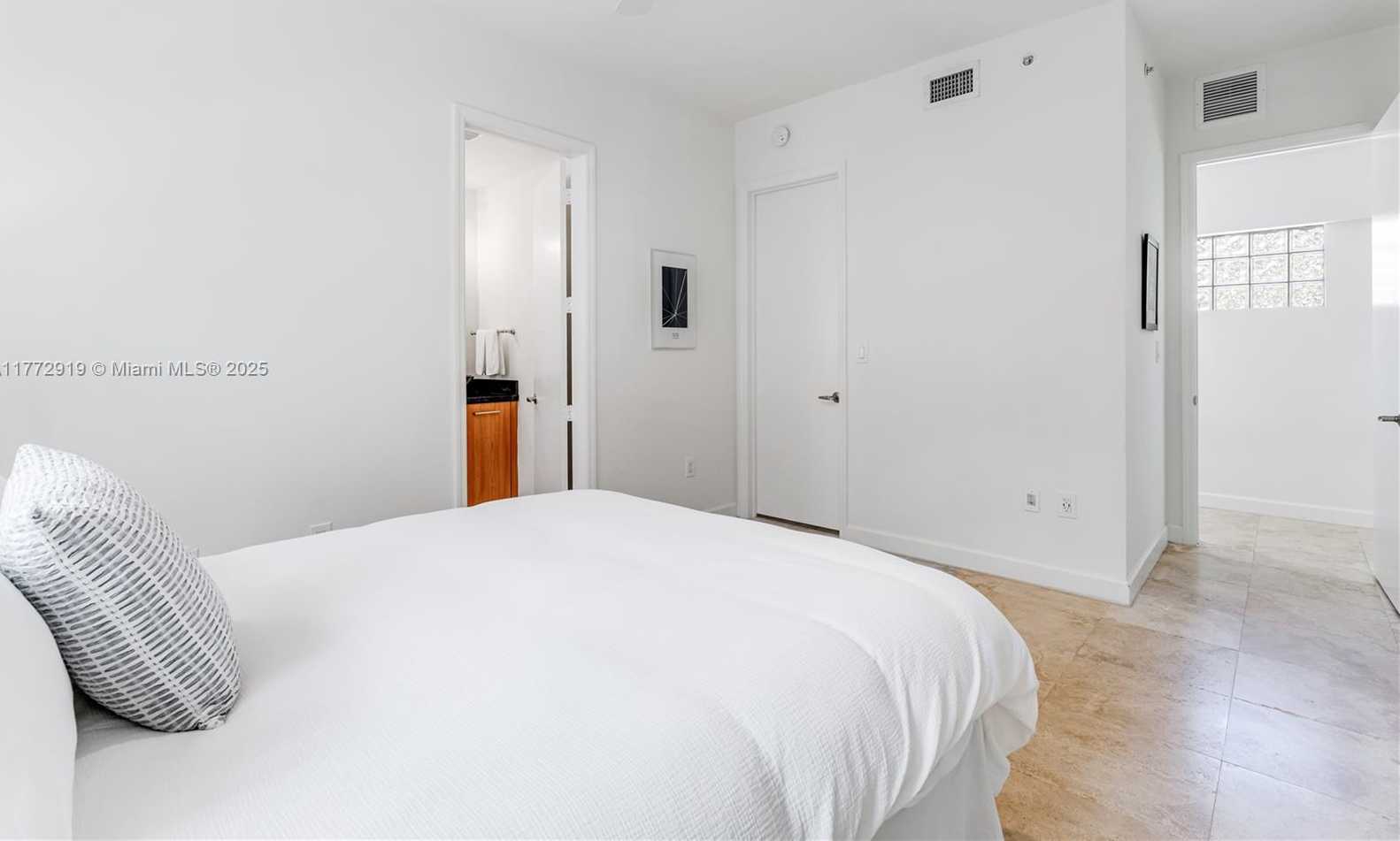 Small Image of 2699 TIGERTAIL AVE #23, Coconut Grove Number 30