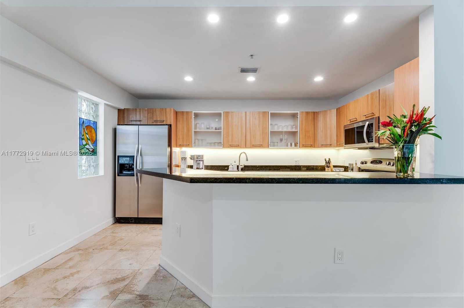 Small Image of 2699 TIGERTAIL AVE #23, Coconut Grove Number 4