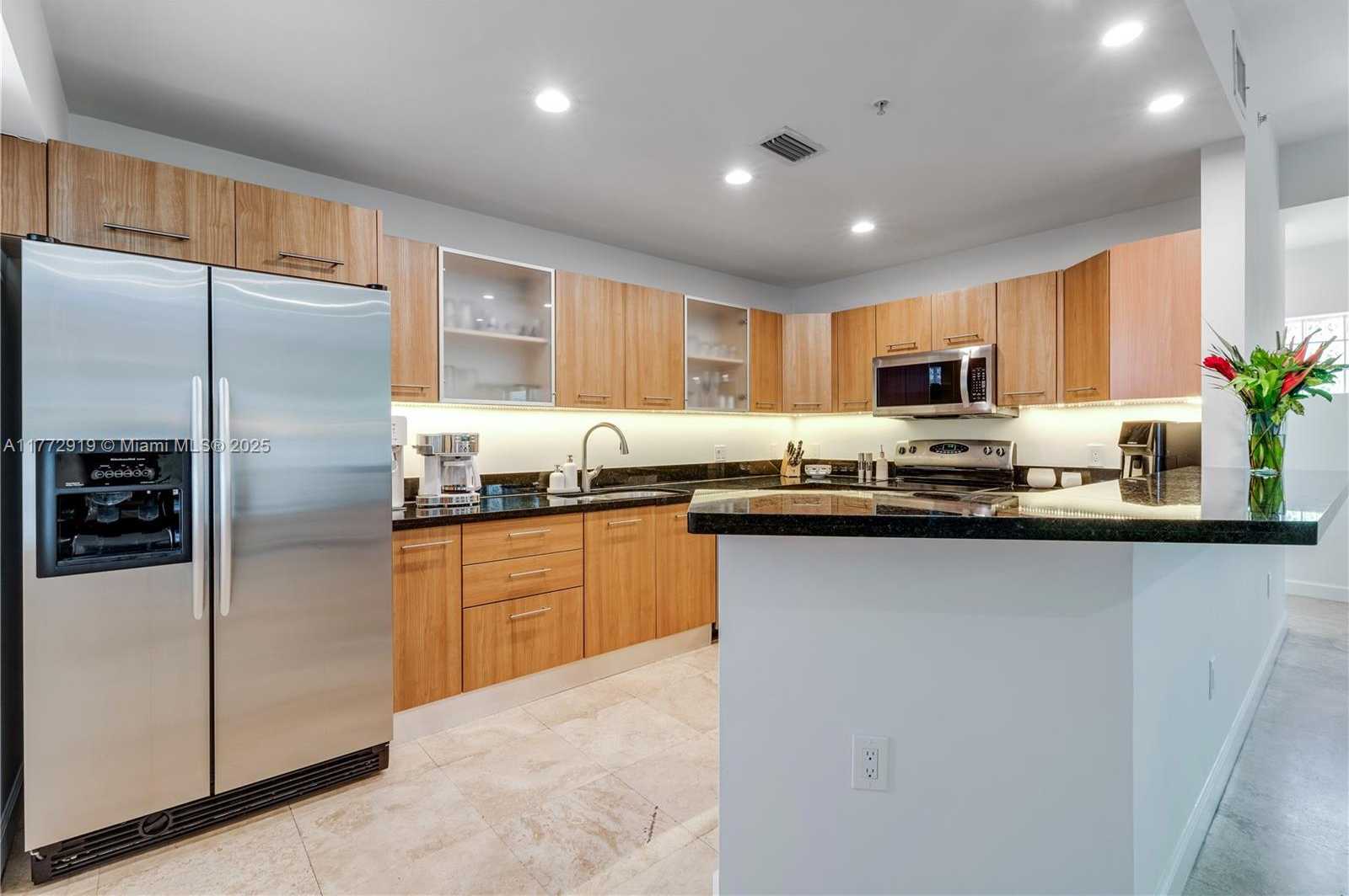 Small Image of 2699 TIGERTAIL AVE #23, Coconut Grove Number 5