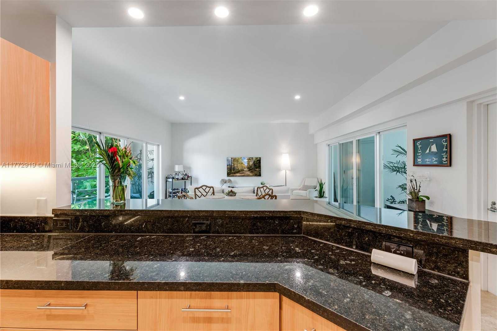 Small Image of 2699 TIGERTAIL AVE #23, Coconut Grove Number 7
