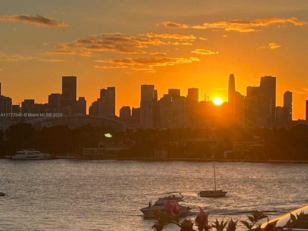 Small Image of 1000 WEST AVE #727, Miami Beach Number 12