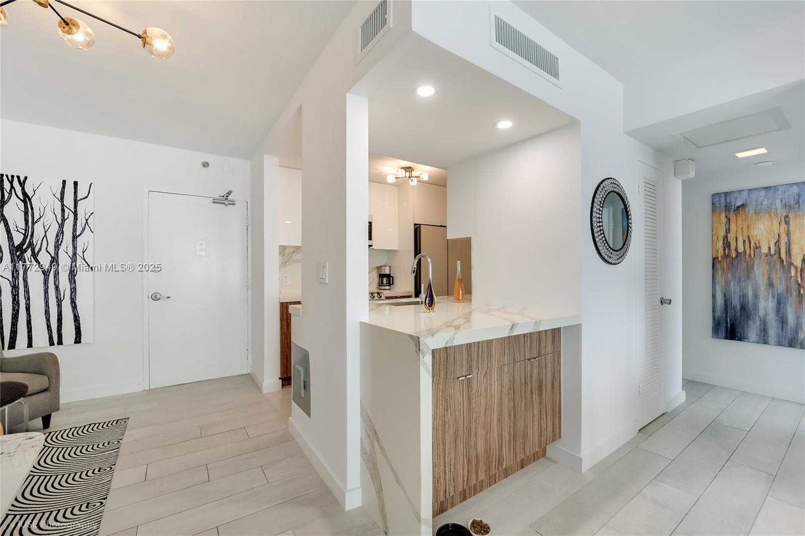 Small Image of 1000 WEST AVE #727, Miami Beach Number 6