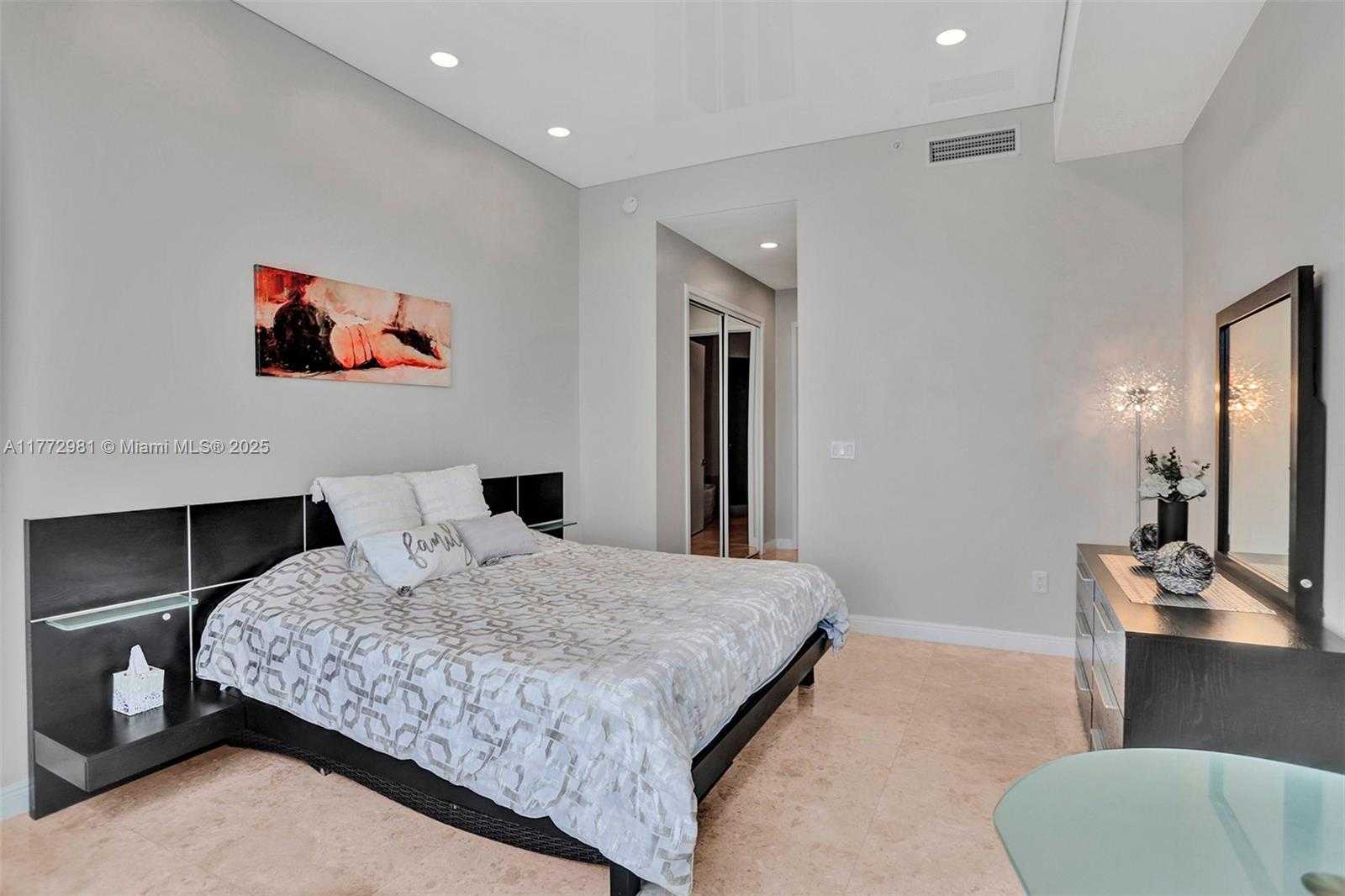 Small Image of 18101 COLLINS AVE #5104, Sunny Isles Beach Number 36