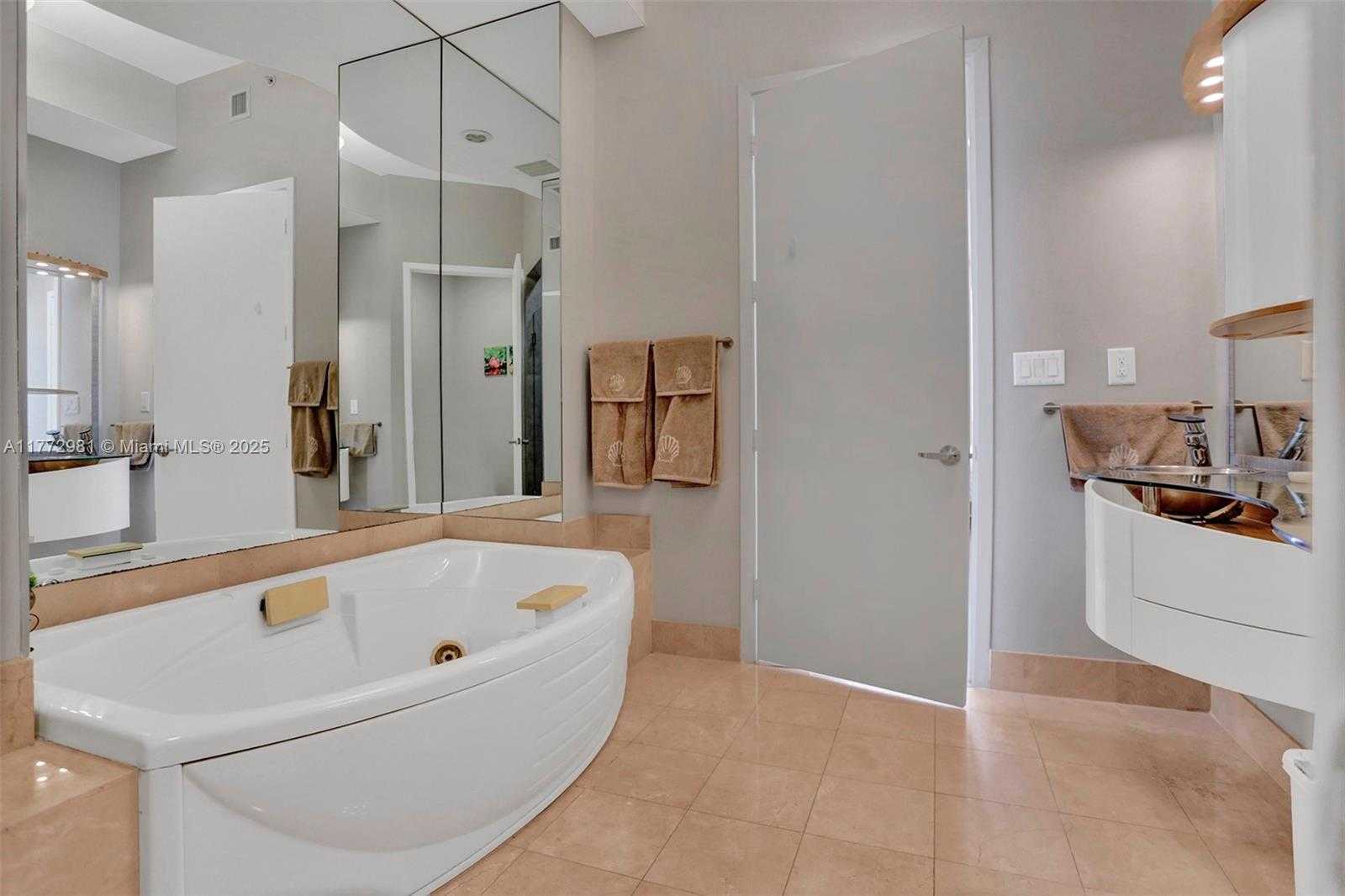 Small Image of 18101 COLLINS AVE #5104, Sunny Isles Beach Number 44