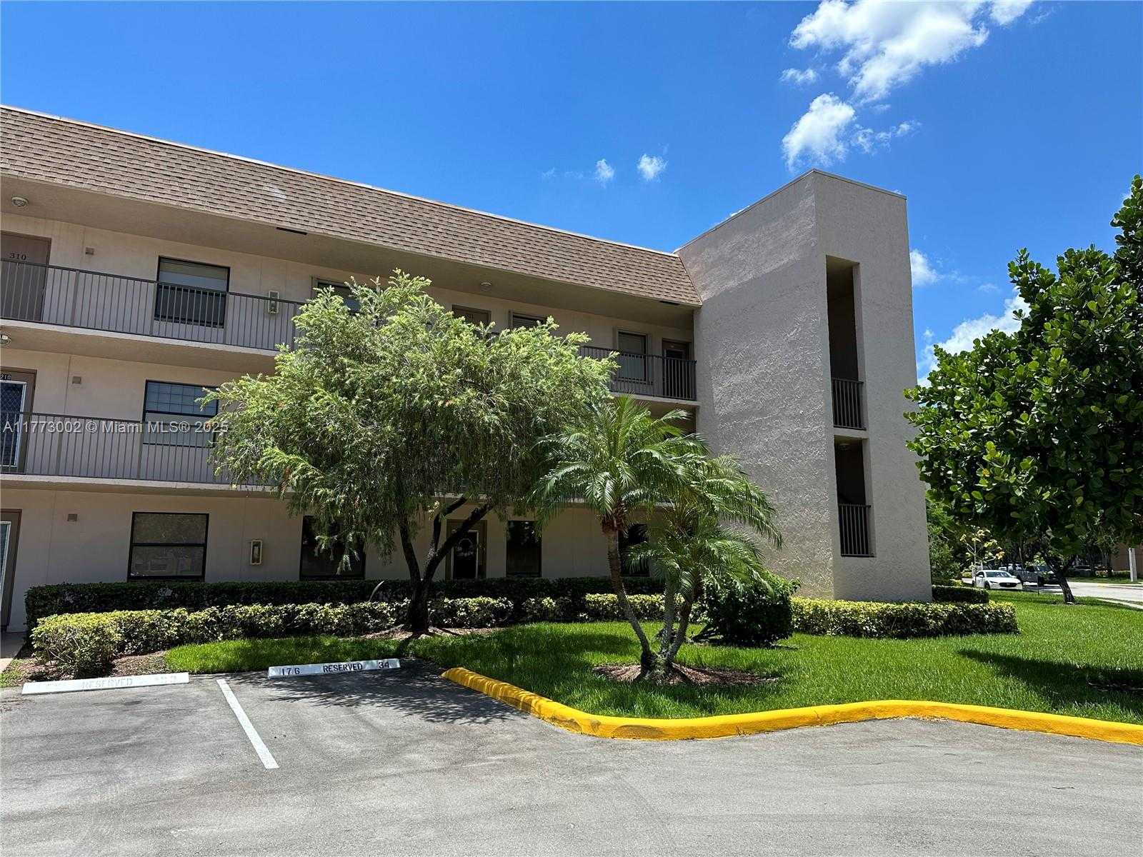 Small Image of 10130 SUNRISE LAKES BLVD #112, Sunrise Number 2