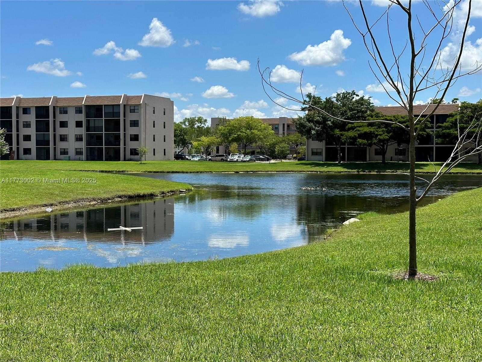Small Image of 10130 SUNRISE LAKES BLVD #112, Sunrise Number 24