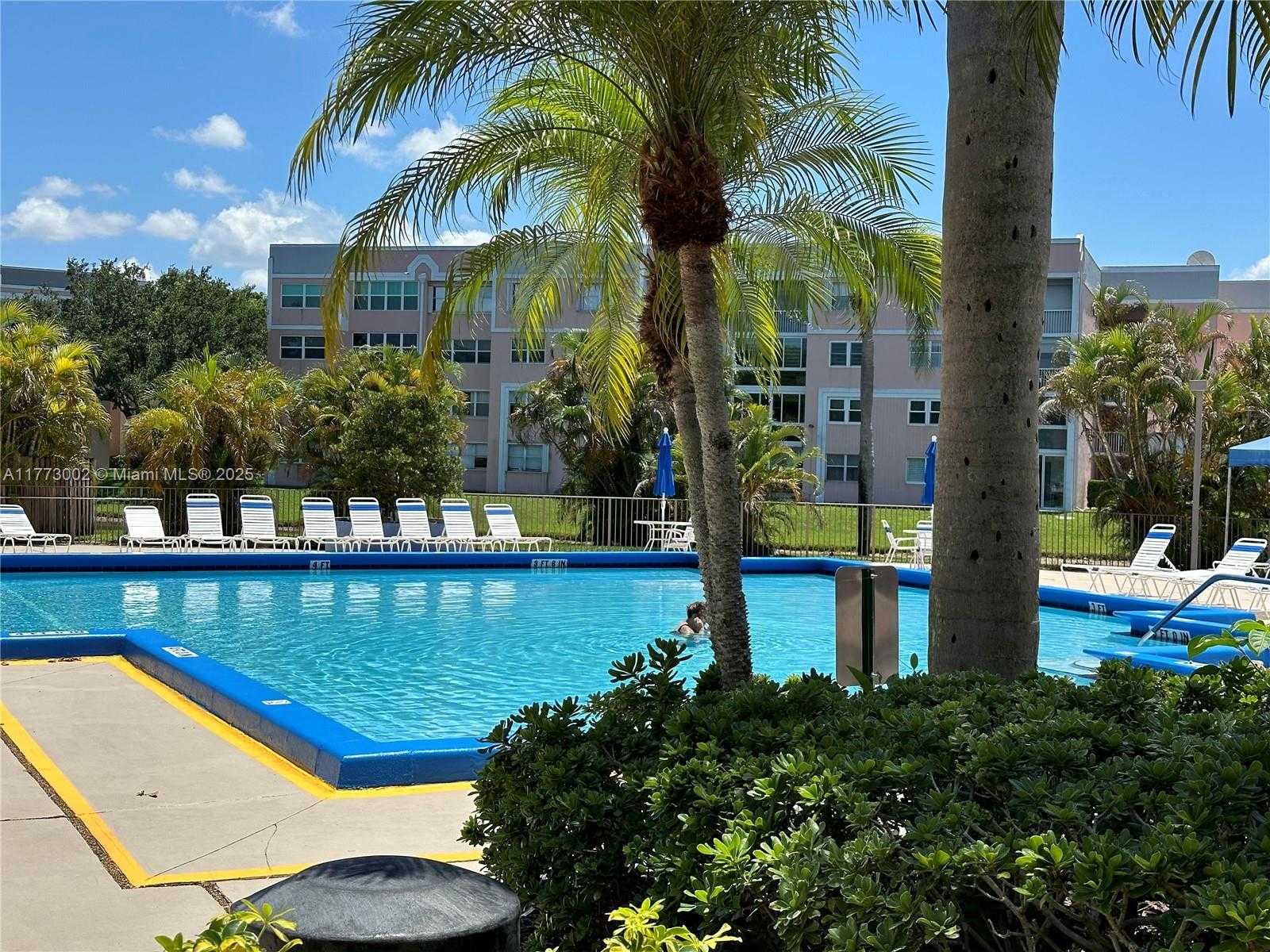 Small Image of 10130 SUNRISE LAKES BLVD #112, Sunrise Number 37