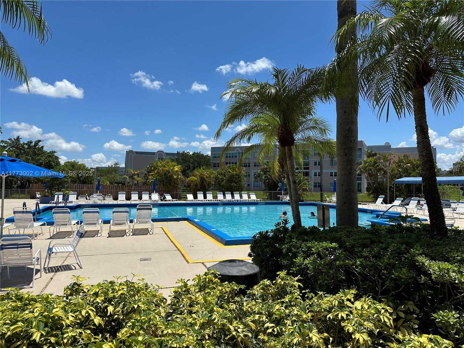 Small Image of 10130 SUNRISE LAKES BLVD #112, Sunrise Number 39