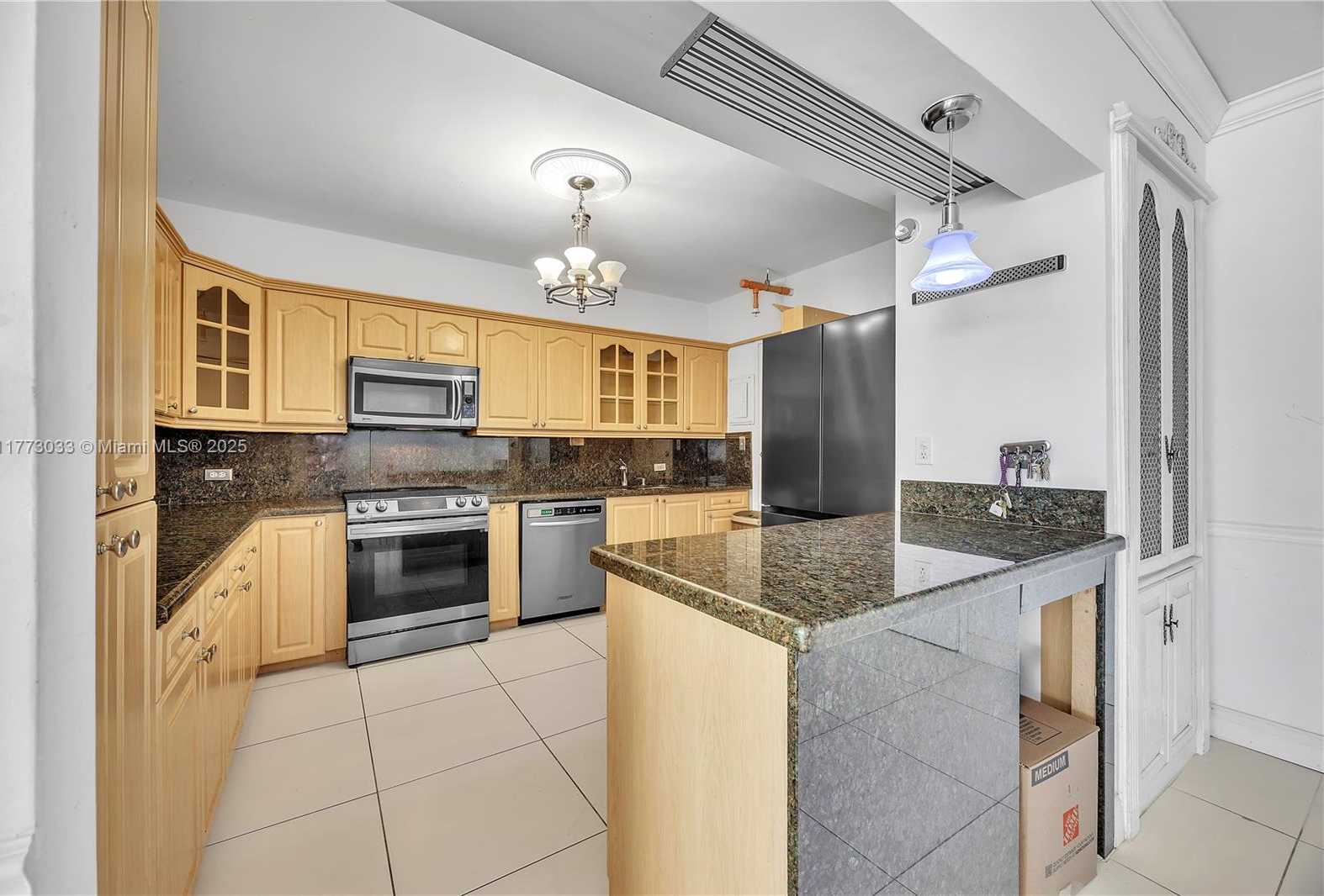 Small Image of 5055 COLLINS AVE #6G, Miami Beach Number 9