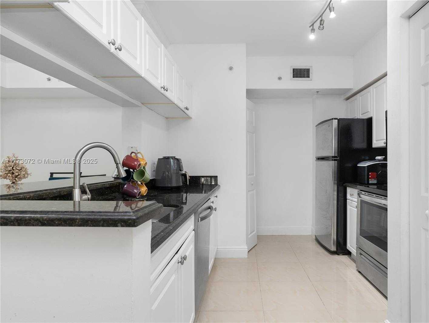 Small Image of 17125 NORTH BAY RD #3104, Sunny Isles Beach Number 11