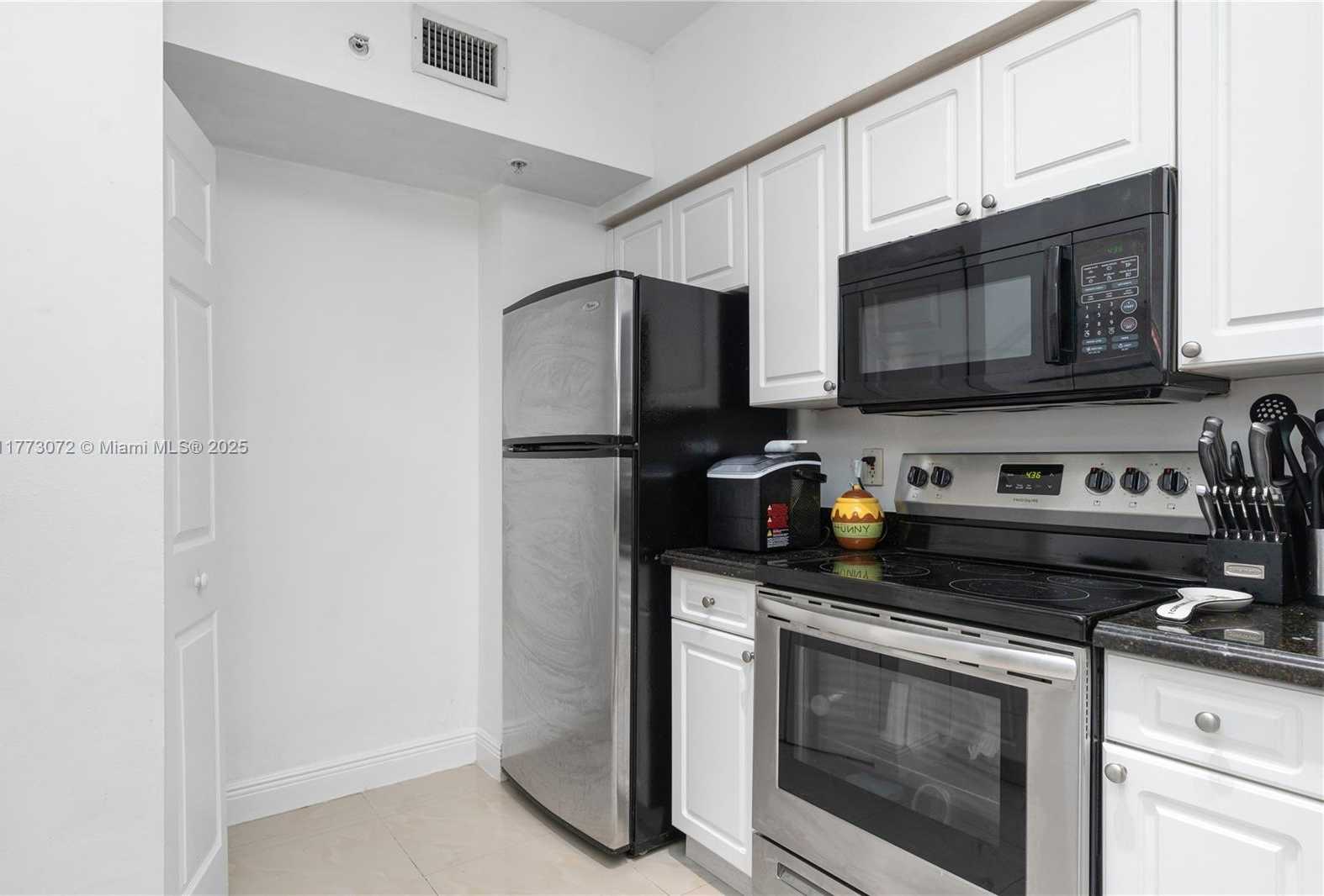 Small Image of 17125 NORTH BAY RD #3104, Sunny Isles Beach Number 13
