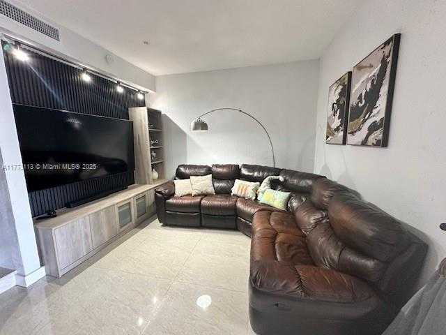 Small Image of 8920 PALM TREE LN #8920, Pembroke Pines Number 17