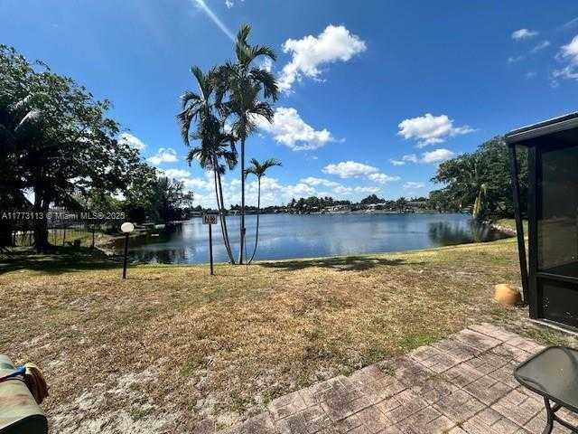 Small Image of 8920 PALM TREE LN #8920, Pembroke Pines Number 23