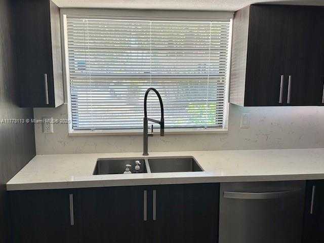 Small Image of 8920 PALM TREE LN #8920, Pembroke Pines Number 5