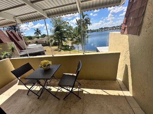 Small Image of 8920 PALM TREE LN #8920, Pembroke Pines Number 69