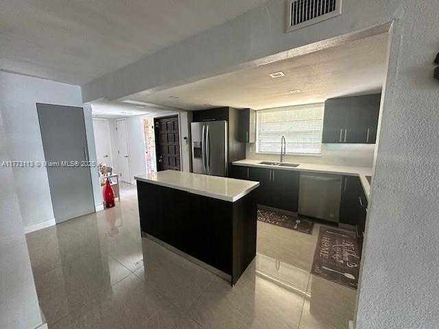 Small Image of 8920 PALM TREE LN #8920, Pembroke Pines Number 7