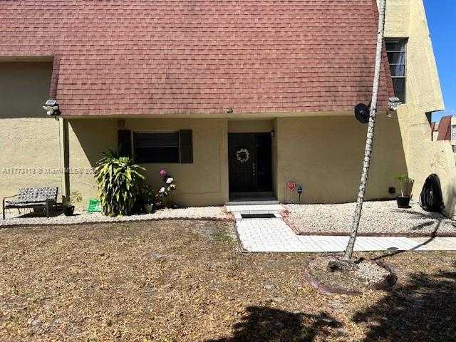 Small Image of 8920 PALM TREE LN #8920, Pembroke Pines Number 75