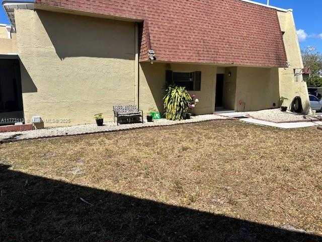 Small Image of 8920 PALM TREE LN #8920, Pembroke Pines Number 76