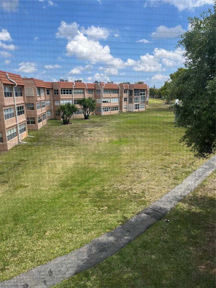Small Image of 9801 SUNRISE LAKES BLVD #301, Sunrise Number 10