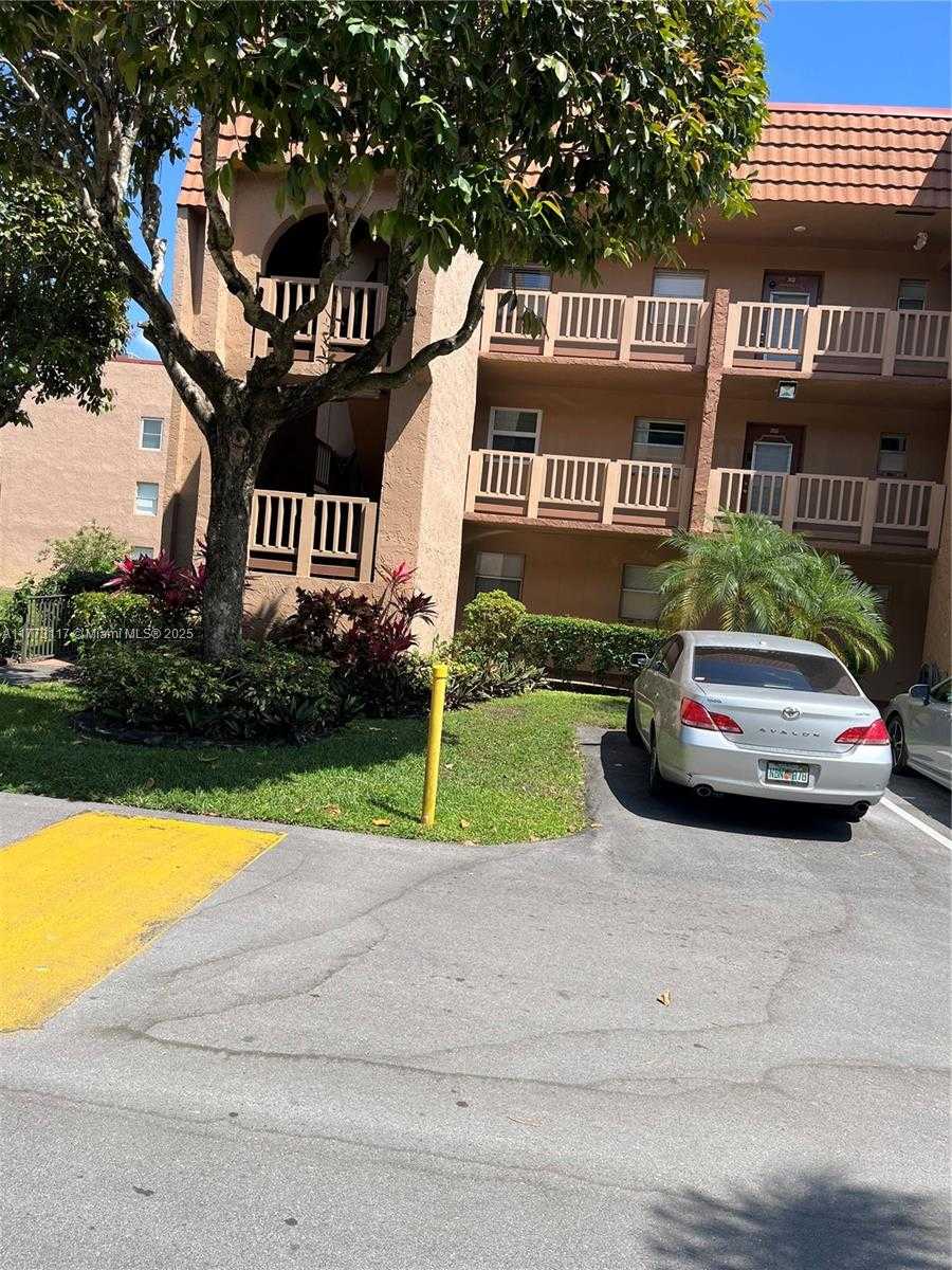 Small Image of 9801 SUNRISE LAKES BLVD #301, Sunrise Number 12